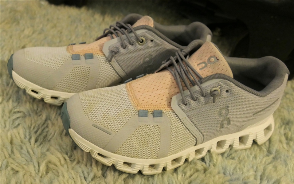 ON (On Clouds) Gray and White Sneakers - Size 6.5