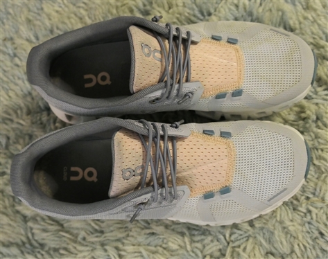 ON (On Clouds) Gray and White Sneakers - Size 6.5