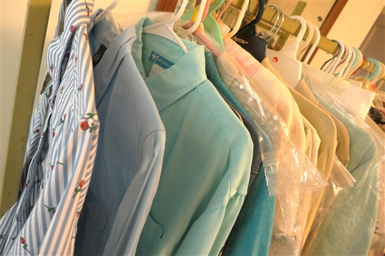 Choice of Clothes on Rack  -Doncaster, Rafael, Liz Claiborne, ECI, Tommy Hilfiger, Ann Taylor, Carlisle, Chicos, Fresh Produce, Liz Wear, Gils, Geoffrey Beene, Habitat- Many New with Tags 