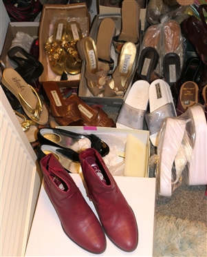 Choice of Shoes - Sizes 6 and 6 1/2 - Brands Include Vaneli, Unlisted, Island, Amanda, Easy Spirit, Clogs, Unisa, Ross Hommerson, Etienne Aigner, Sandals, Etc. 