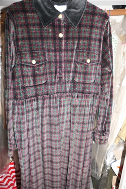 Choice of Clothes in Closet  - Great Vintage Pieces 1980''s & 90''s - Talbots, Liz Wear, Diane Gilman, Ralph Lauren, Jones of New York, Doncaster, Castleberry, Suits, Tanner, Louben, Silks, Lace,...