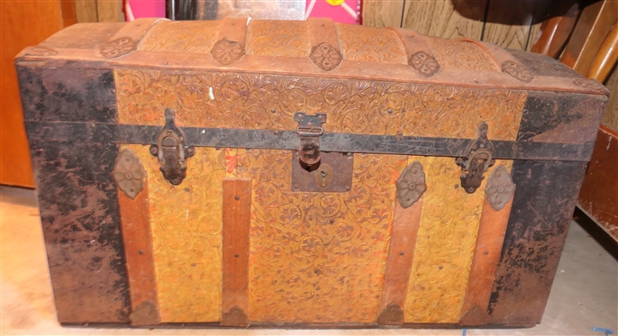 Round Top Trunk with Tray 