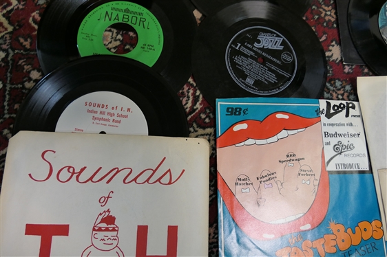9 - 45''s and 33 1/3 -Albums / Records - Including Giants of Jazz Sound Sheet, Gideon Records - Nanny Miller & George Gideon, Elvis Presley, Nabor - Elizabeth Johnson, Ron - DA Records - Jimmie...