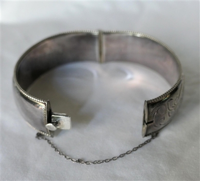 British Hallmarked Sterling Silver Hinged Bangle Bracelet Hand Chased - 3/4 Wide - 34.5 Grams Total Weight