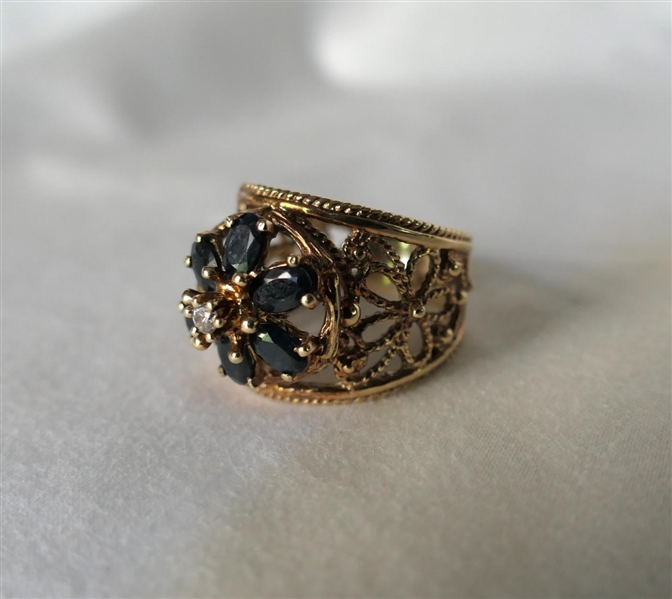Beautiful 10kt Yellow Gold Sapphire and Diamond Ring - Flower Design - Marked EL 10K - Size 8 - 7.3 Grams 