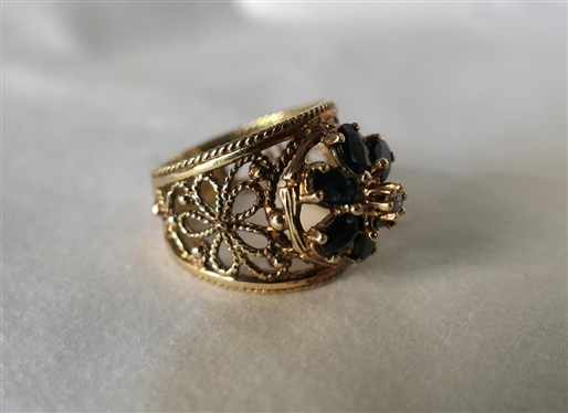 Beautiful 10kt Yellow Gold Sapphire and Diamond Ring - Flower Design - Marked EL 10K - Size 8 - 7.3 Grams 