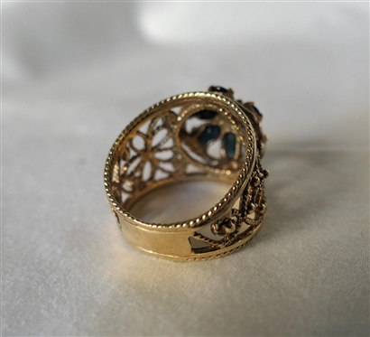 Beautiful 10kt Yellow Gold Sapphire and Diamond Ring - Flower Design - Marked EL 10K - Size 8 - 7.3 Grams 