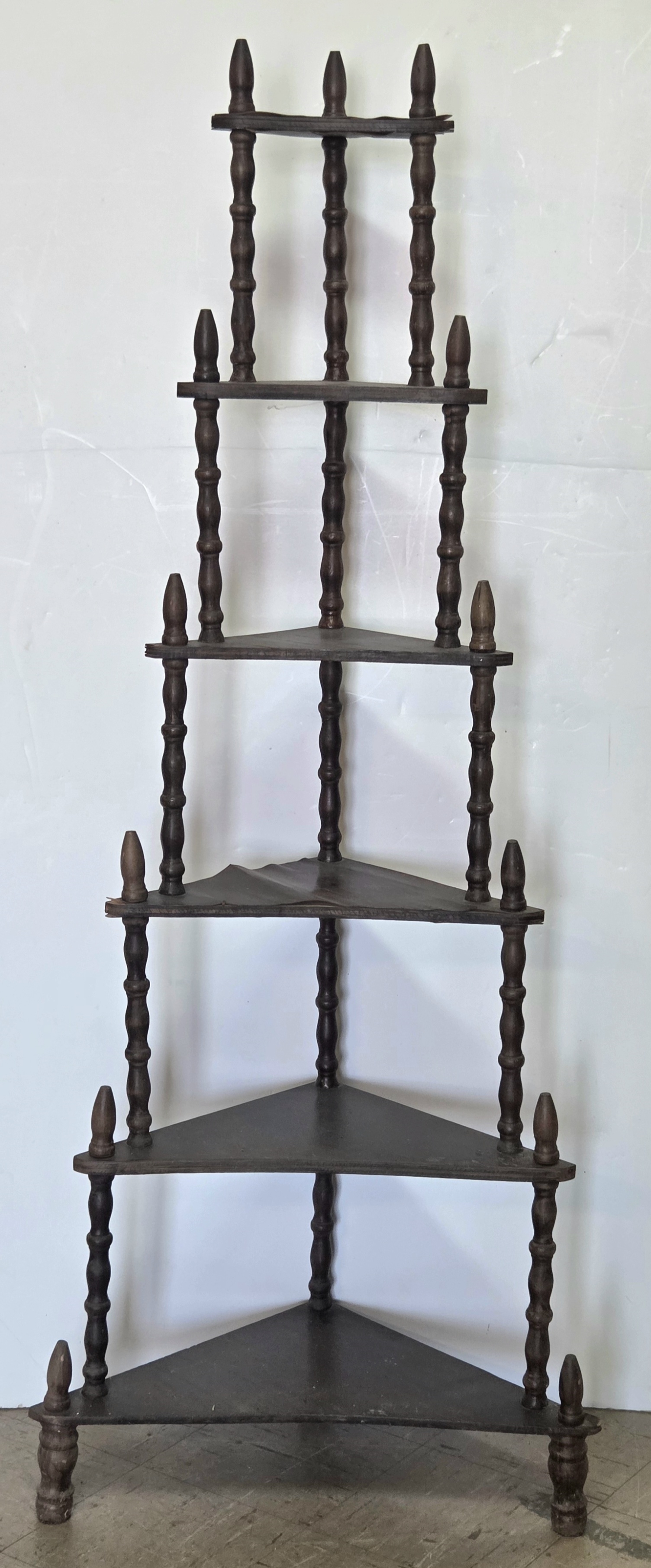 Lot Detail - Corner Whatnot Shelf - 6 Tiers - Turned Supports and Legs