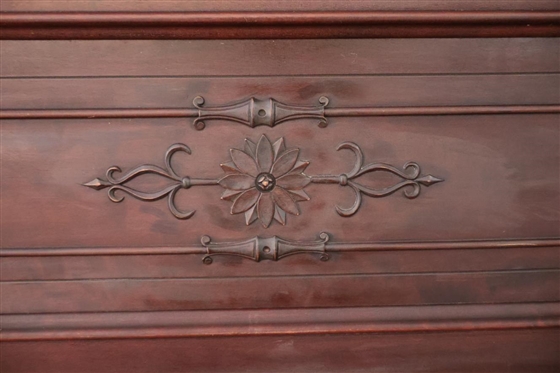 Shaw Piano Company Erie Penna Upright Piano -Pretty Mahogany Case with Flower and Scrolling  - All Keys Function - with Piano Bench 
