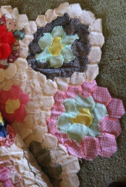 Hand Pieced Dresden Plate Quilt Top - Hand Stitched - 84 by 61 