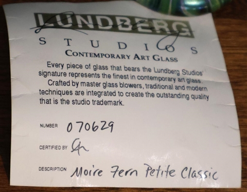 Beautiful Lundberg Studios Contemporary Art Glass Vase Moire Fern Petite Classic Number 070629 - Beautiful Vase with Original Certificate - Vase is 7 1/4 Tall 