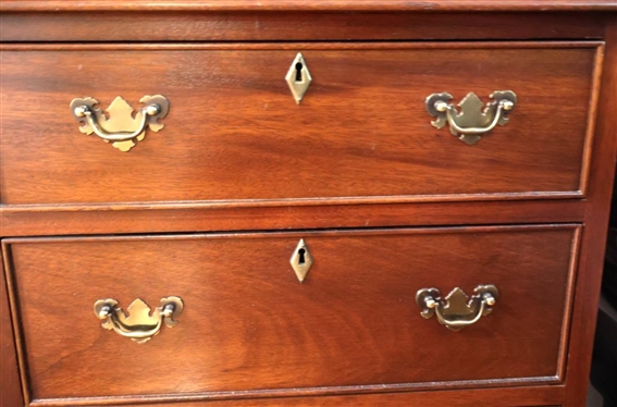 Craftique Mahogany 3 Drawer Bedside Chest - 3 Dovetailed Drawers - Bracket Feet - Chest is 27 1/4 Tall 21 1/2 By 14 1/2