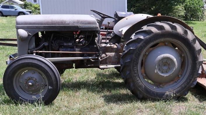 Massey Furguson Tractor - Ferguson 30 - Runs Well 