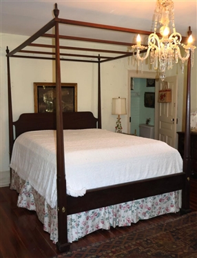 Henkel Harris Virginia Galleries Mahogany Poster Bed - Urn Finials with Canopy Frame At Top with Wood Rails - Queen Size - NO BEDDING 