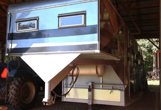 1979 Gore 4 Horse Head to Head Horse Trailer - Gooseneck with Tack and Changing Area, Custom Drop Down Back Tailgate Table - Ramps on Each Side - One Walk Through Door - ONE OWNER - Kept Under...