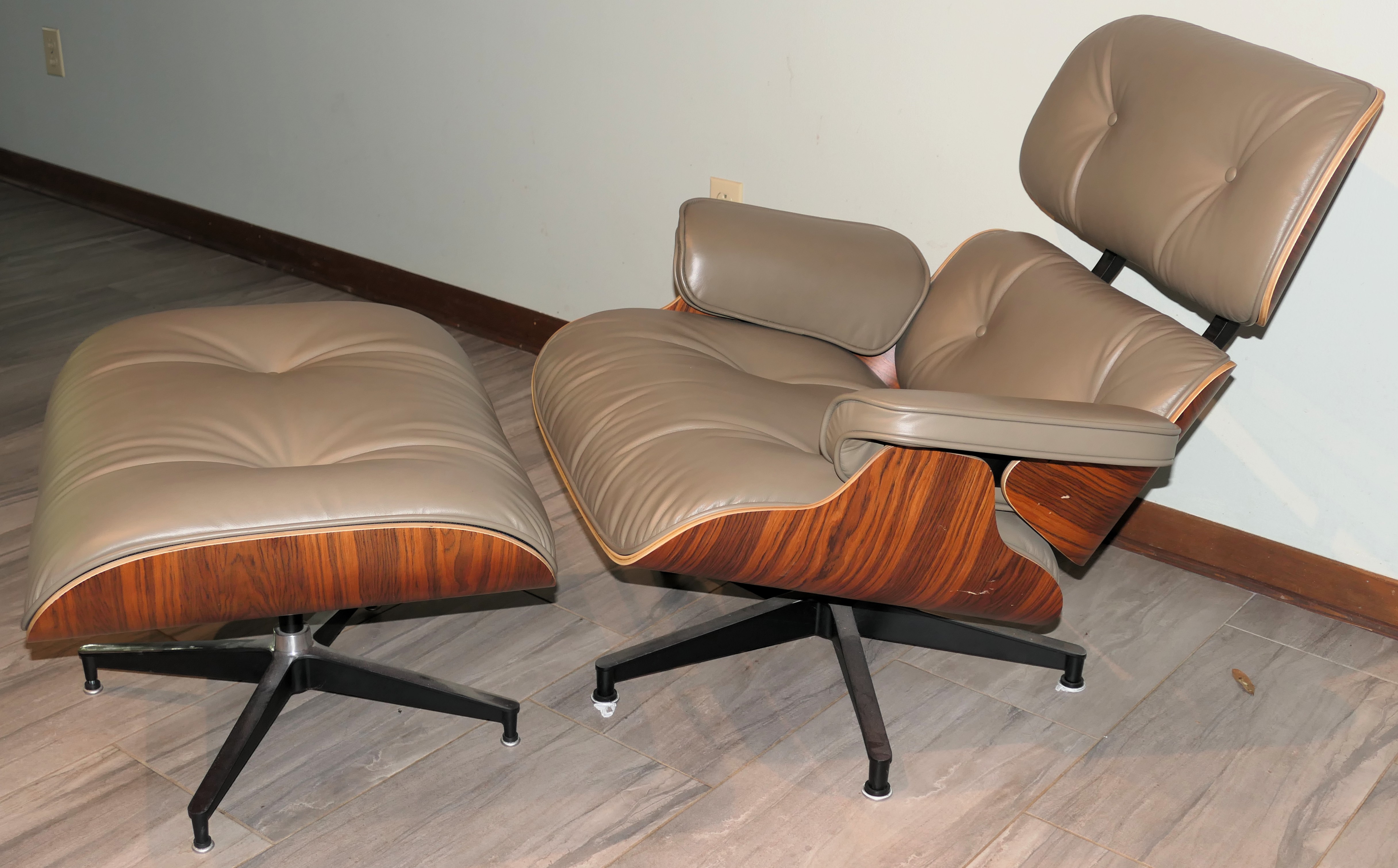 Sun. May 18th 1pm Online Only - Mid Century Modern Furniture, Danish Furniture, Jewelry, Speakers, +