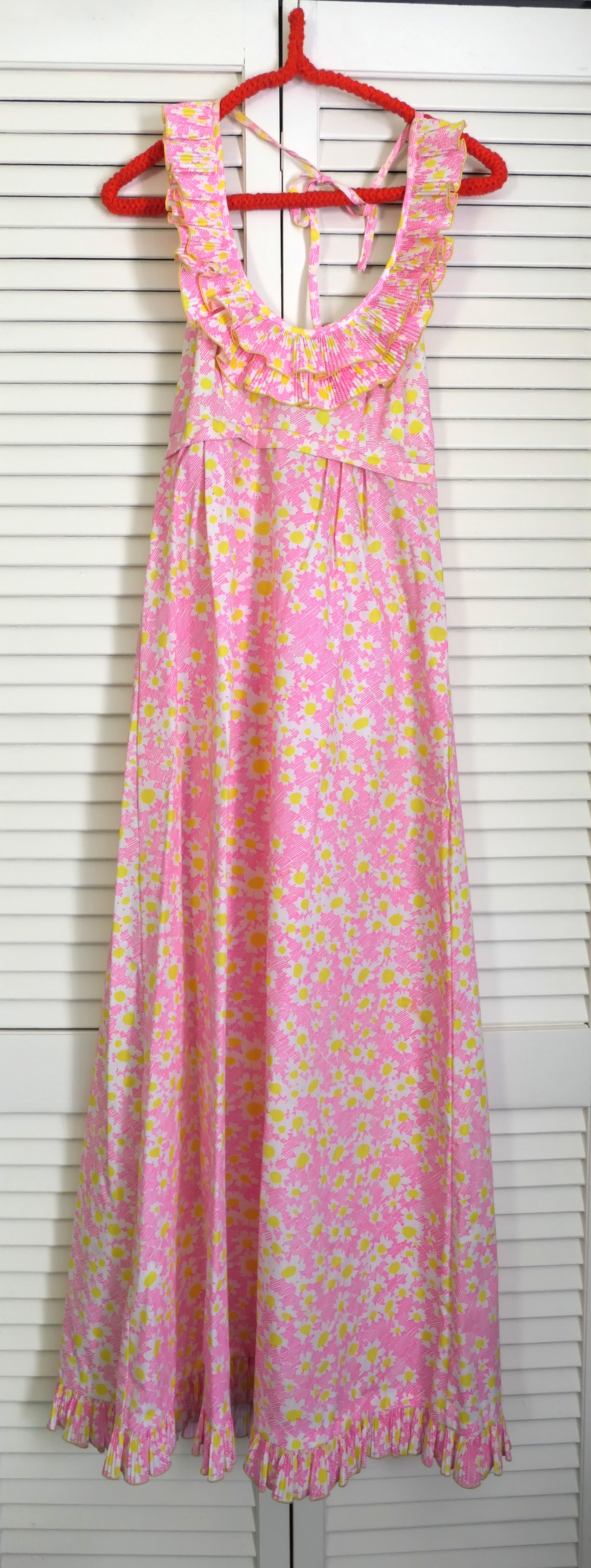 Friday May 9th 1pm Online Only Barbara Johnston (Deceased) Vintage & Designer Clothes / Accessories